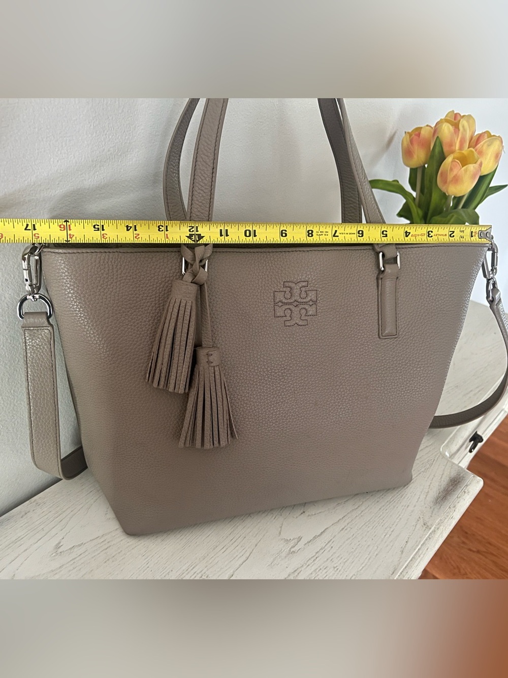 Tory Burch Thea Tote Pebble Leather Hobo Bag Taupe French Grey Tan Large - Picture 14 of 16